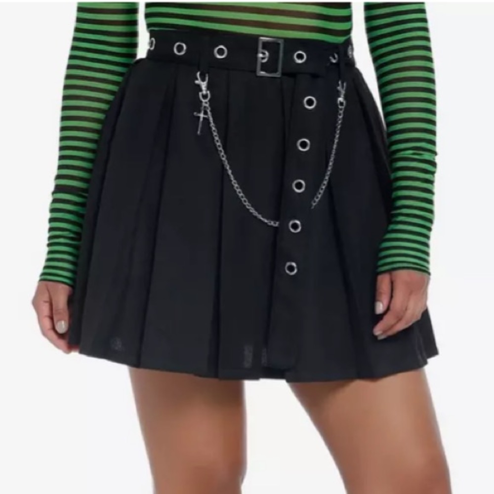 SOLD ON DEPOP🖤Punk Pleated Skirt🖤